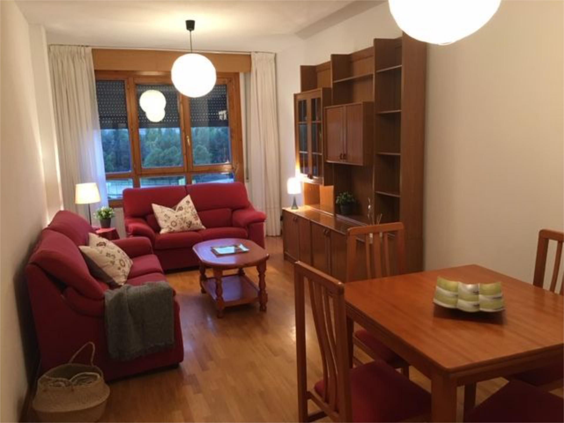 Sala d'estar de Pis en venda en Burgos Capital amb Calefacció, Parquet i Traster