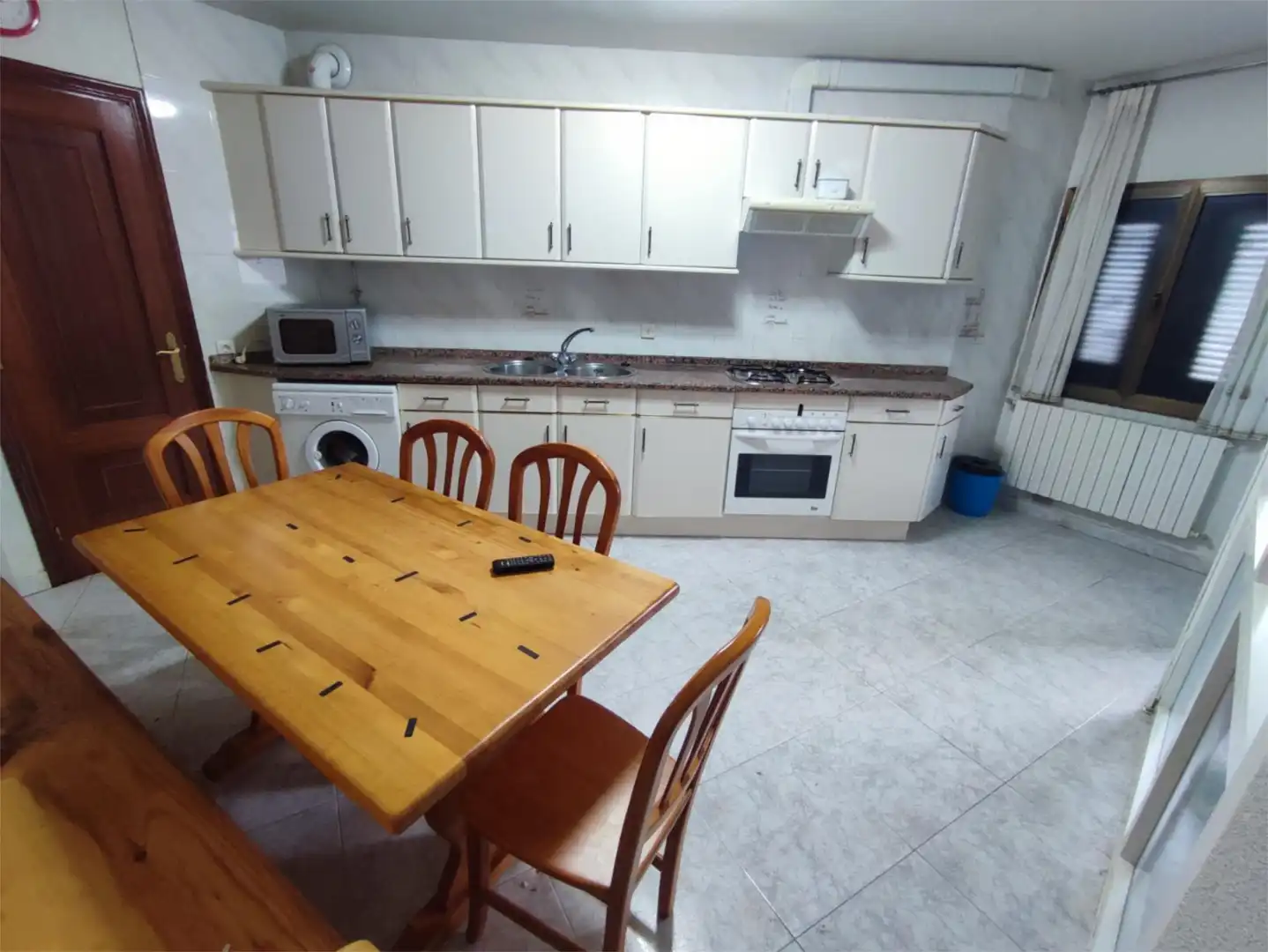 Casa adosada en venta en Calle Valle San Cipri, 24, San Justo Cocina de Casa adosada en venta en San Justo con Calefacción, Amueblado y Horno