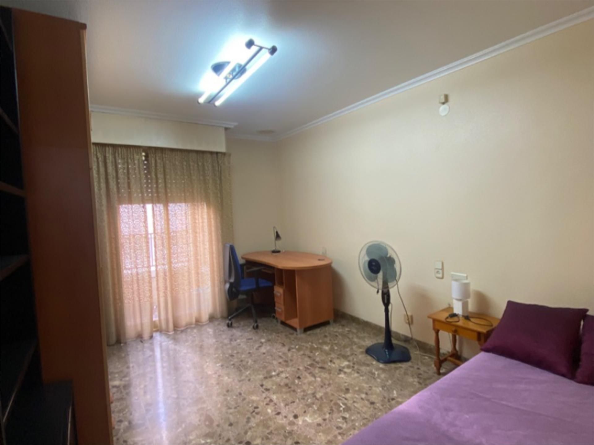 Flat to share in Carrer Ruperto Chapí, 57, Pont Nou - Corazón de Jesús