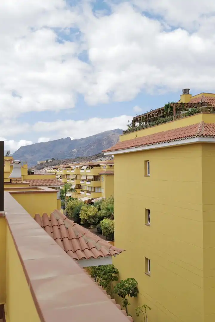 Piso en venta en Poligono S a U, 21, Alcalá Vista exterior de Piso en venta en Guía de Isora con Aire acondicionado, Terraza y Piscina