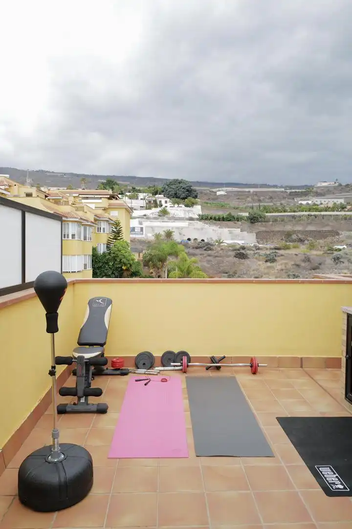 Piso en venta en Poligono S a U, 21, Alcalá Vista exterior de Piso en venta en Guía de Isora con Aire acondicionado, Terraza y Piscina