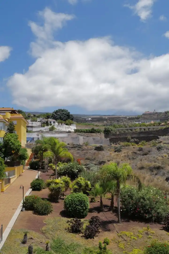 Piso en venta en Poligono S a U, 21, Alcalá Vista exterior de Piso en venta en Guía de Isora con Aire acondicionado, Terraza y Piscina