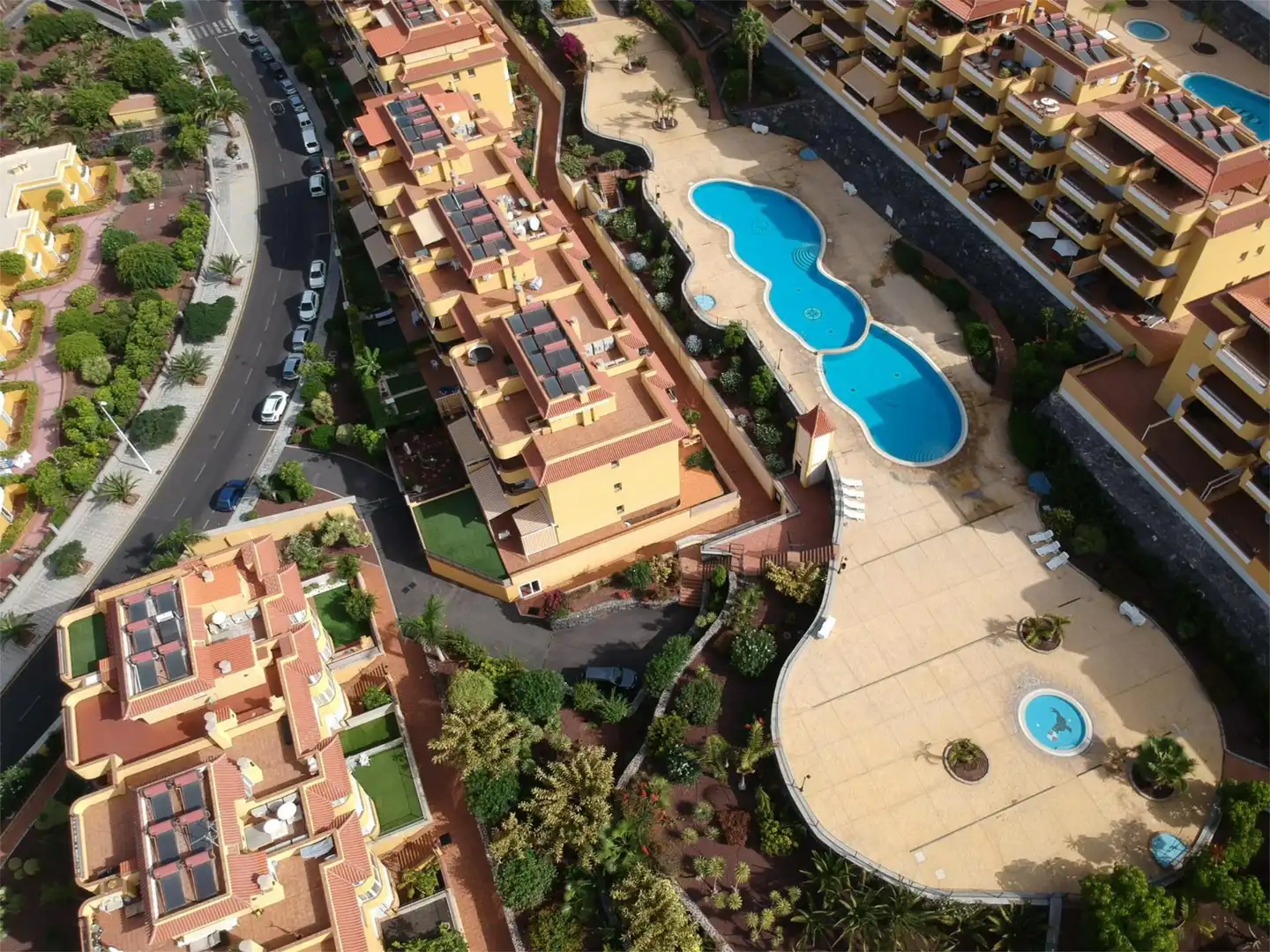 Piso en venta en Poligono S a U, 21, Alcalá Vista exterior de Piso en venta en Guía de Isora con Aire acondicionado, Terraza y Piscina