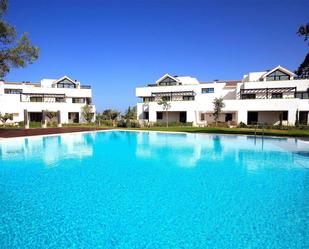 Swimming pool of Flat for sale in Sotogrande