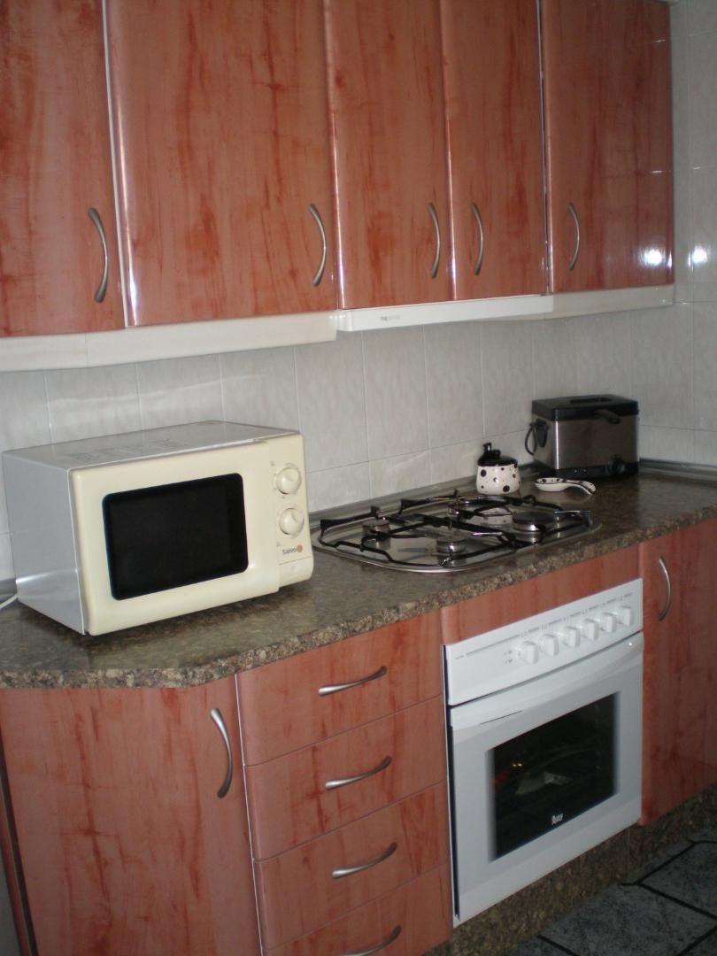 Cocina de Piso para compartir en  Granada Capital con Amueblado, Horno y Lavadora
