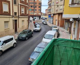 Aparcament de Pis de lloguer en León Capital  amb Terrassa