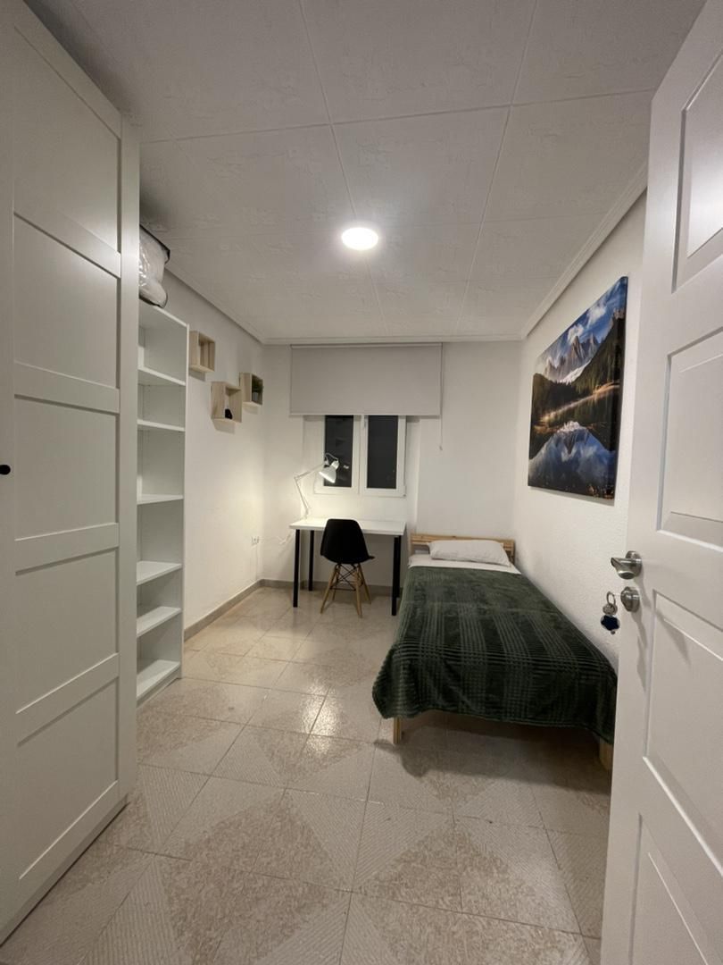 Bedroom of Flat to share in  Valencia Capital  with Heating, Furnished and Oven