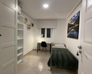 Bedroom of Flat to share in  Valencia Capital  with Heating, Furnished and Oven