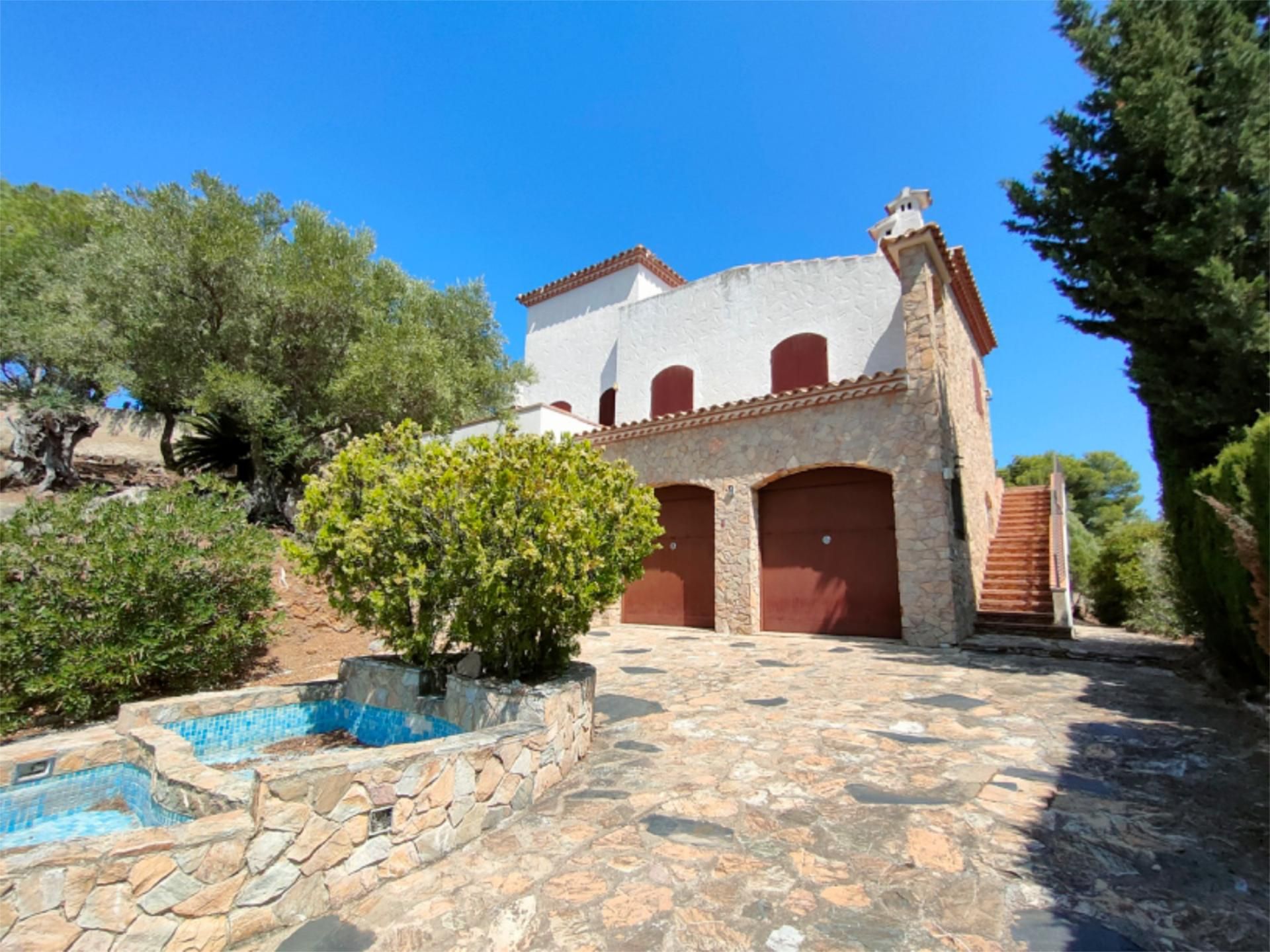 Vista exterior de Casa o xalet en venda en Llançà amb Aire condicionat, Terrassa i Balcó