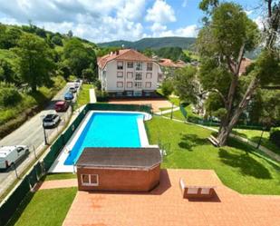 Piscina de Pis de lloguer en Bárcena de Cicero amb Terrassa i Piscina