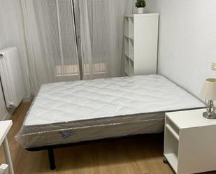 Bedroom of Flat to share in Salamanca Capital  with Balcony