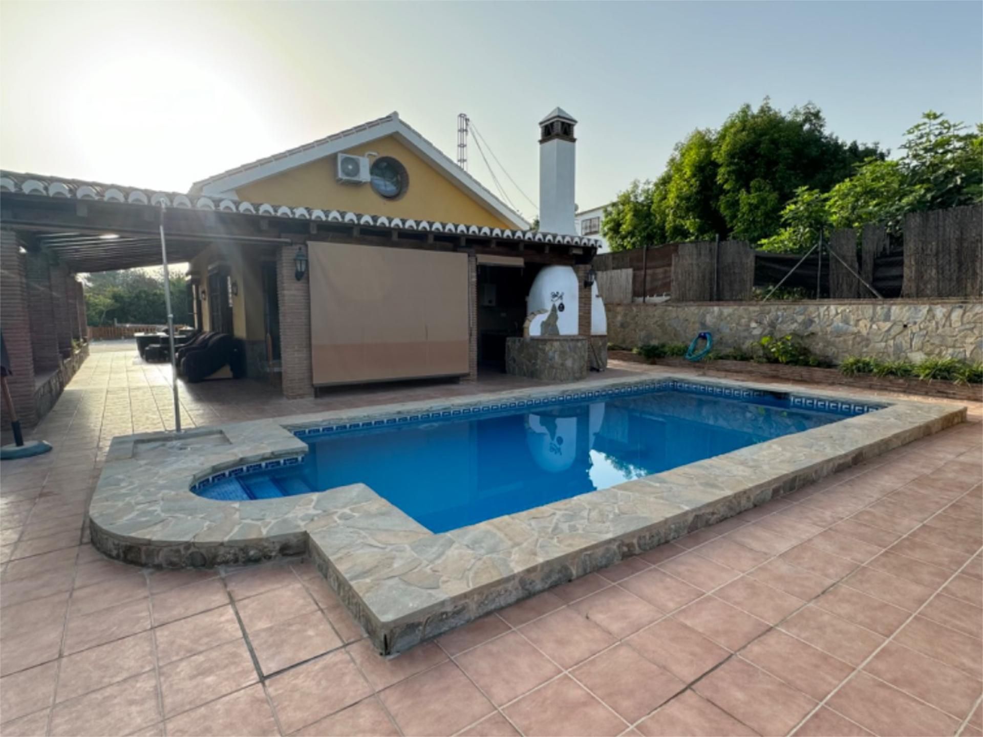Swimming pool of Flat to share in Coín  with Air Conditioner, Heating and Private garden
