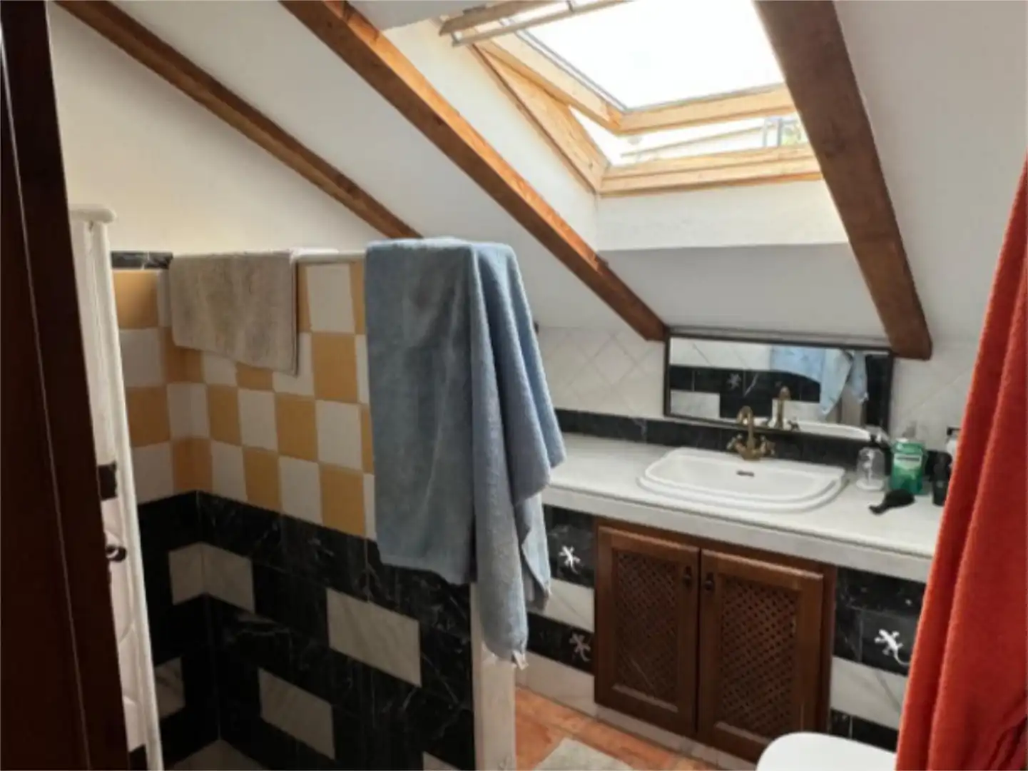 Room in Lugar Partido Valdeperales, 42, Coín Bathroom of Flat for share in Coín with Air Conditioner, Heating and Private garden