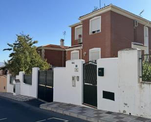 Exterior view of Single-family semi-detached for sale in Alhaurín de la Torre  with Air Conditioner and Terrace