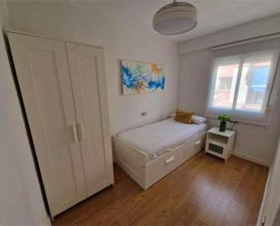 Bedroom of Flat to rent in  Sevilla Capital