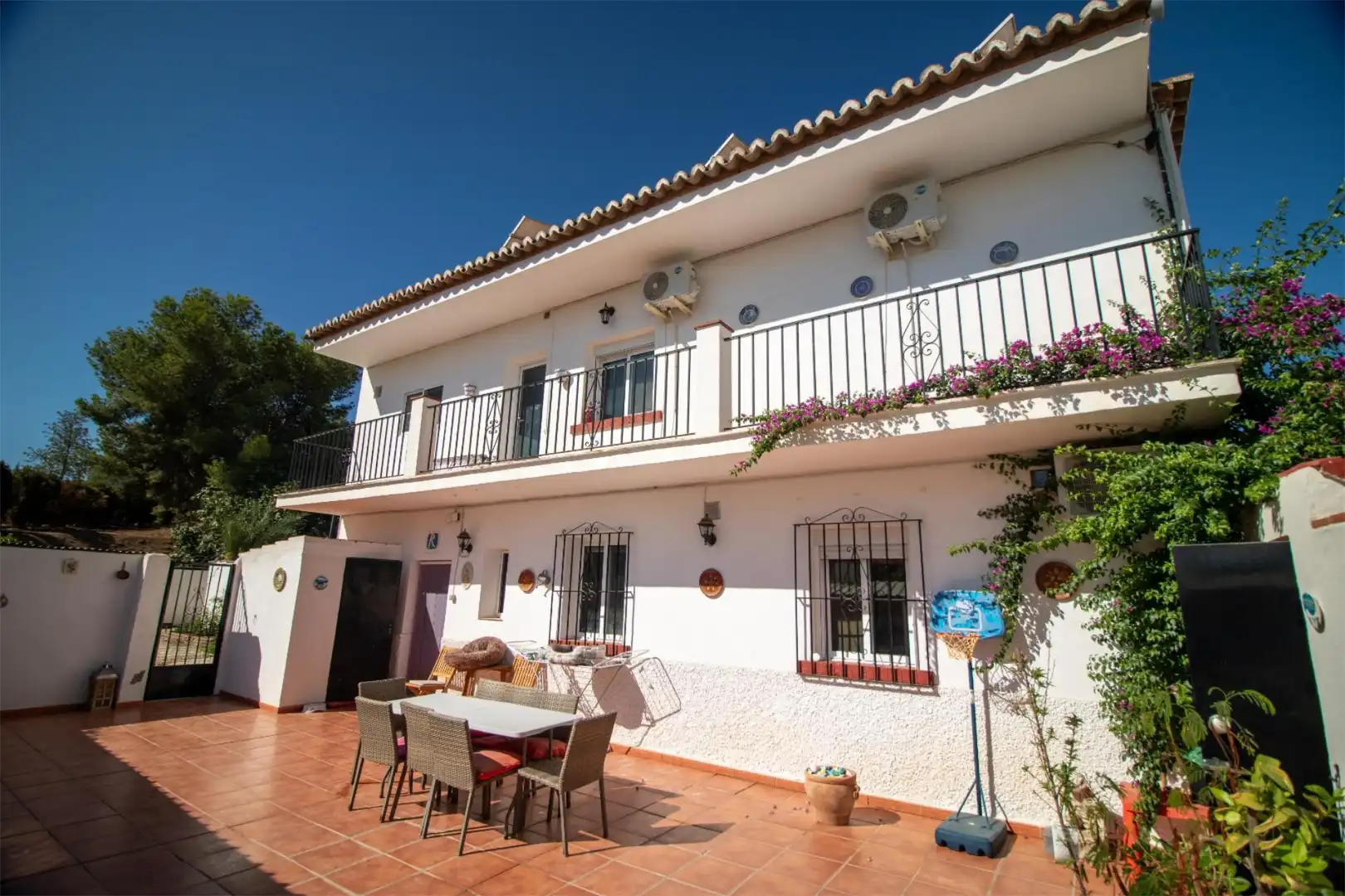 Casa adosada en venda a Travesía Chorro Bermejo, 2, Álora Vista exterior de Casa adosada en venda en Álora amb Aire condicionat, Calefacció i Jardí privat