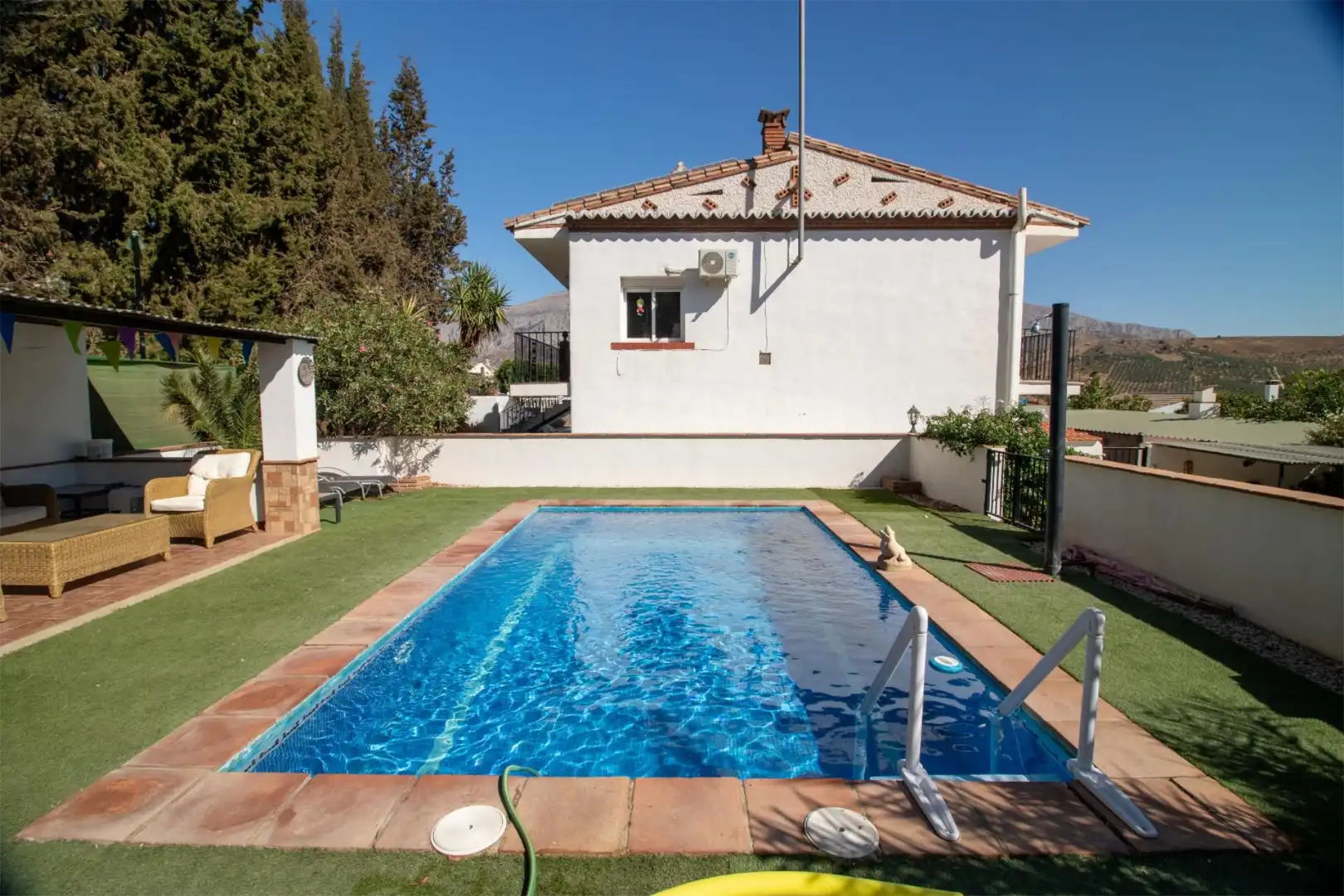 Casa adosada en venda a Travesía Chorro Bermejo, 2, Álora Piscina de Casa adosada en venda en Álora amb Aire condicionat, Calefacció i Jardí privat