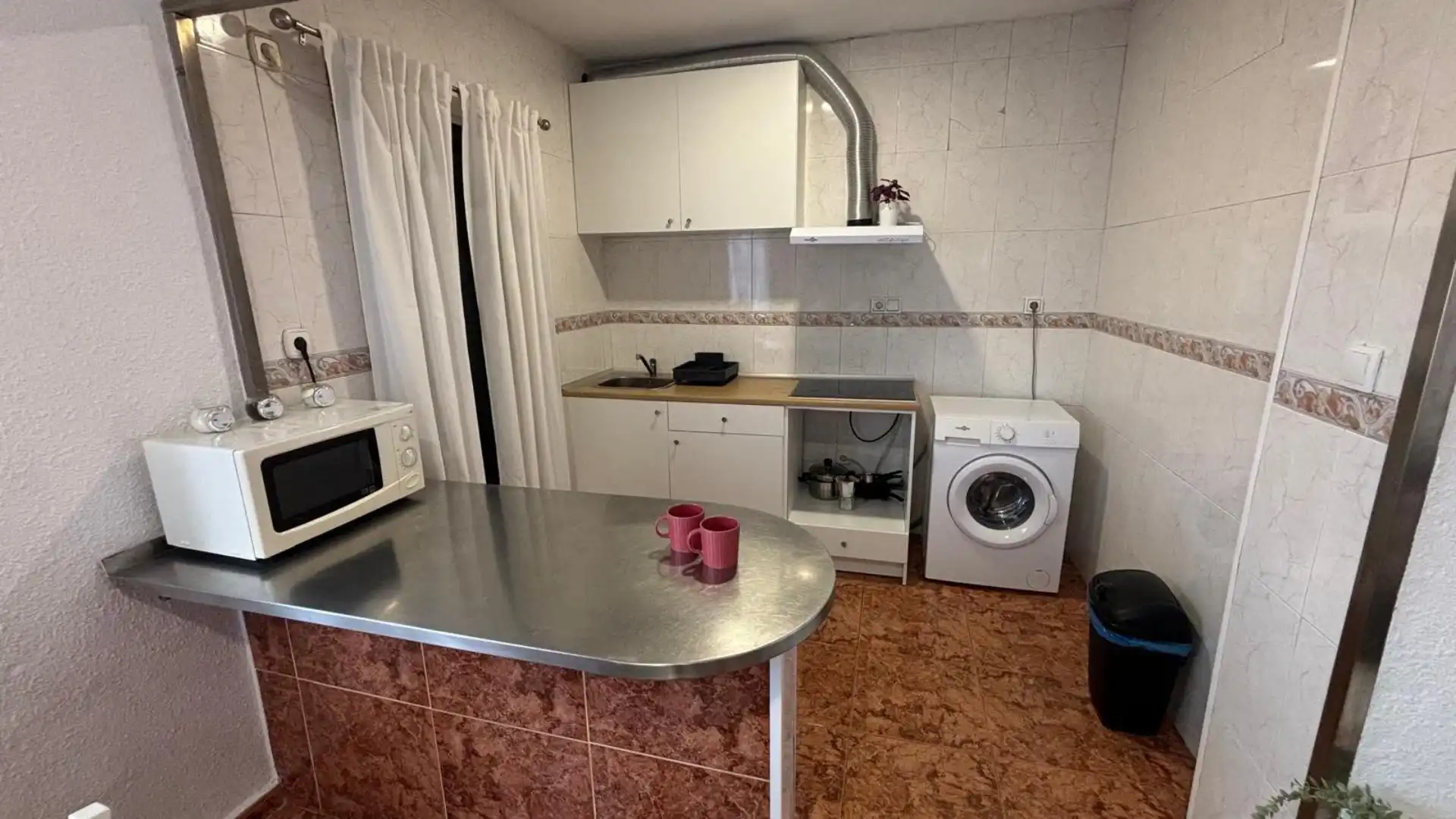 Pis de lloguer a Avinguda Alcoi, 82, Campoamor Cuina de Pis de lloguer en Alicante / Alacant amb Moblat, Rentadora i Microones