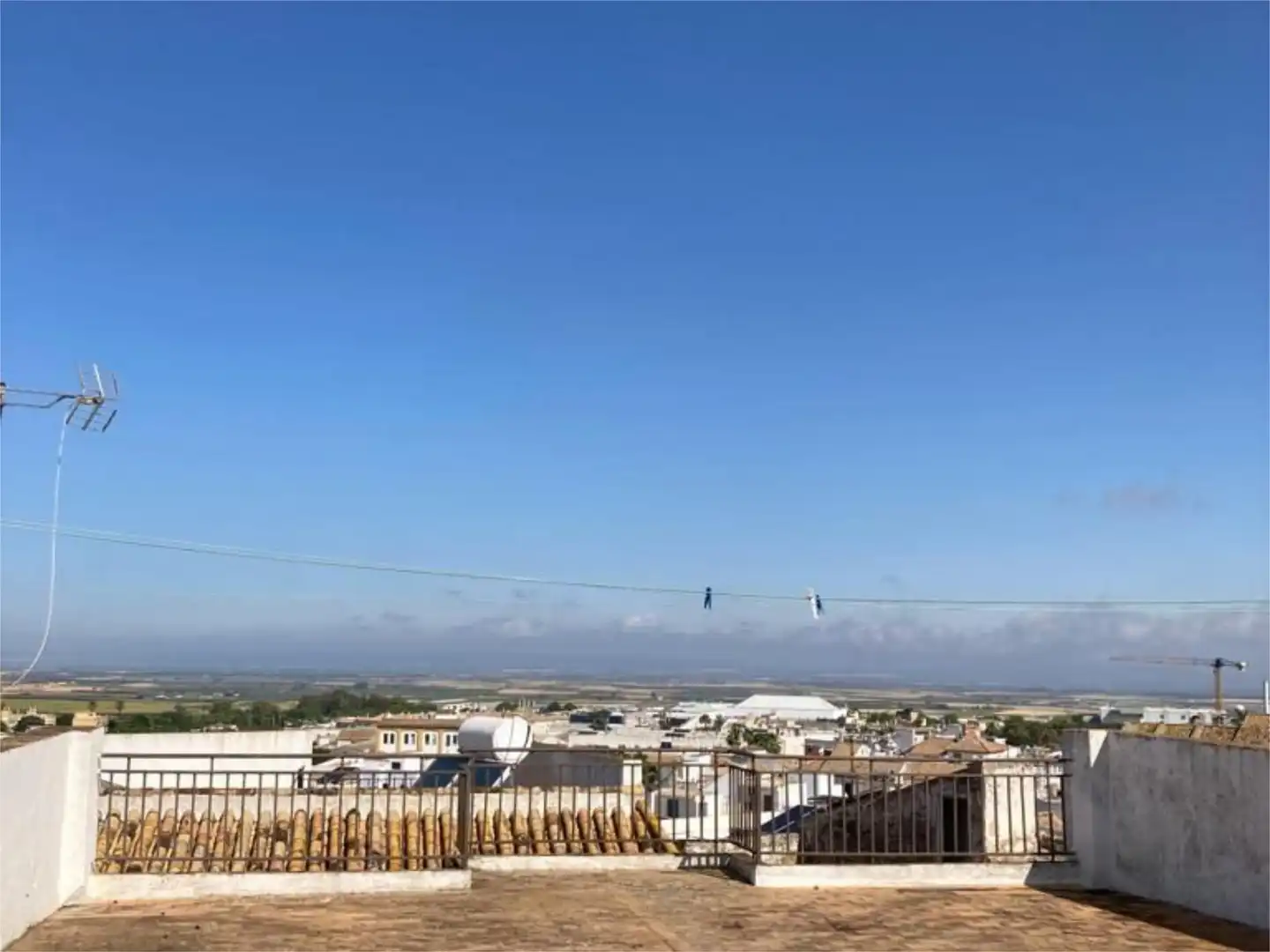 Vista exterior de Casa adosada en venta en Carmona con Terraza, Trastero y Balcón