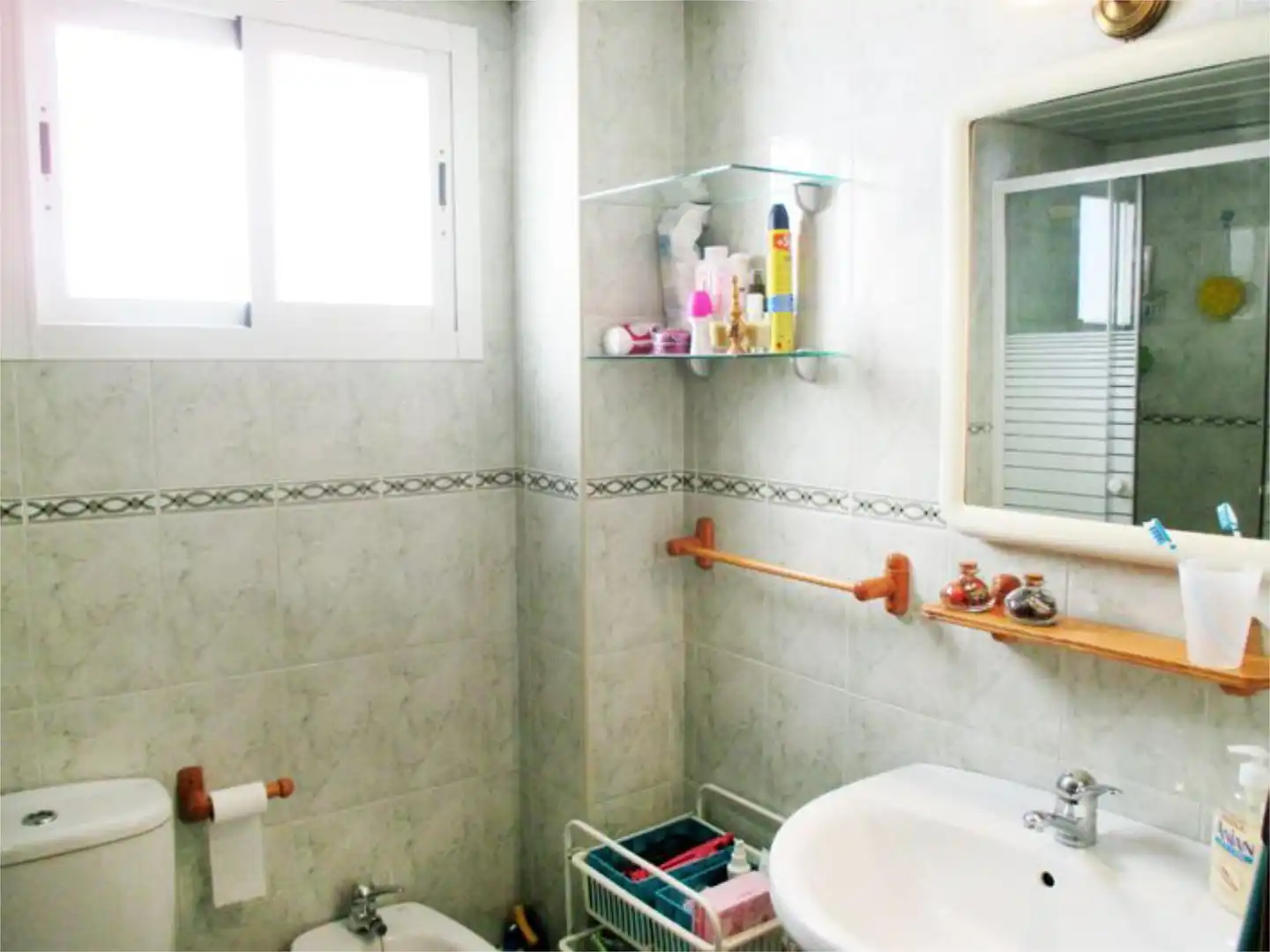 Bathroom of Flat for share in Sevilla  with Air Conditioner, Heating and Private garden