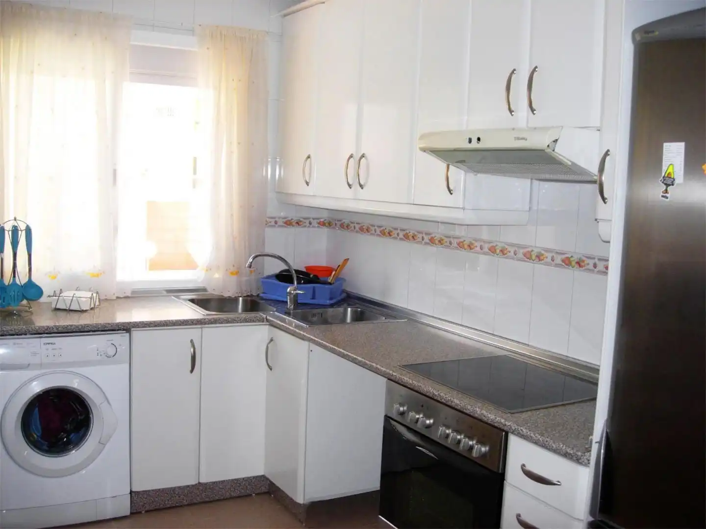 Kitchen of Flat for share in Sevilla  with Air Conditioner, Heating and Private garden