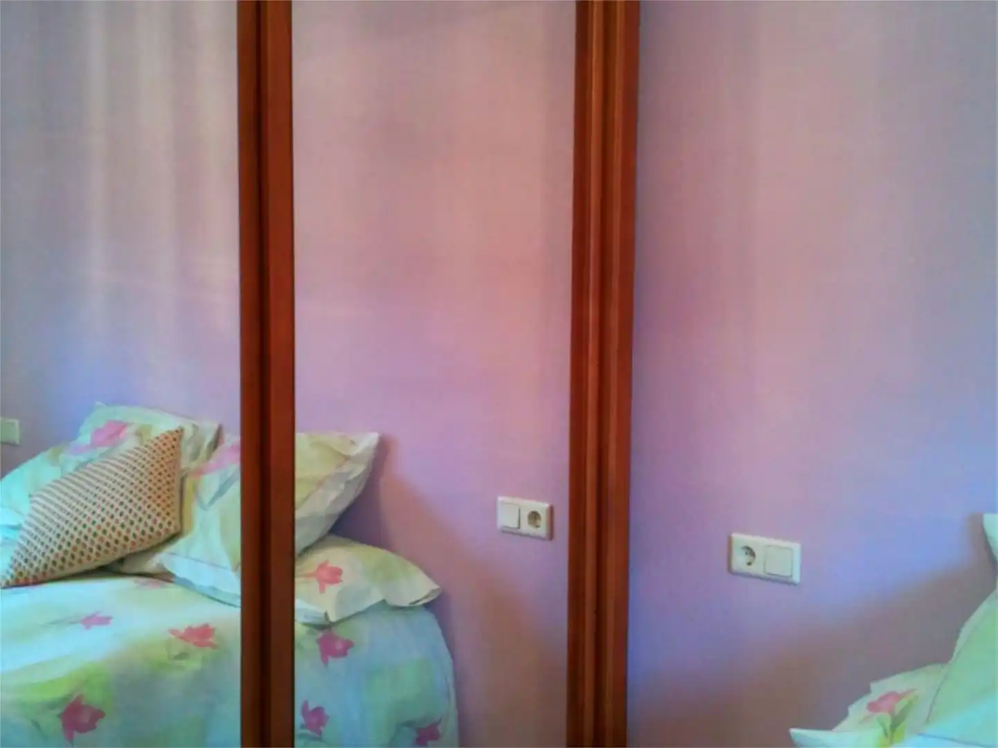 Bedroom of Flat for share in Sevilla  with Air Conditioner, Heating and Private garden