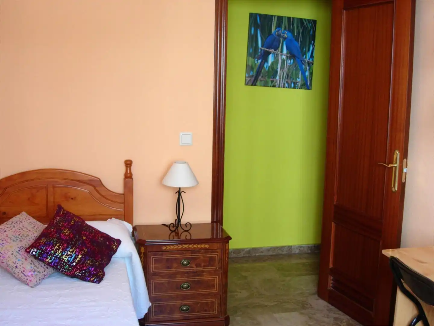 Bedroom of Flat for share in Sevilla  with Air Conditioner, Heating and Private garden
