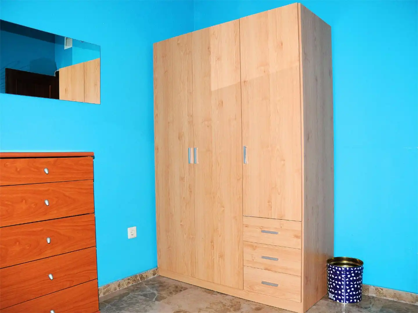 Bedroom of Flat for share in Sevilla  with Air Conditioner, Heating and Private garden