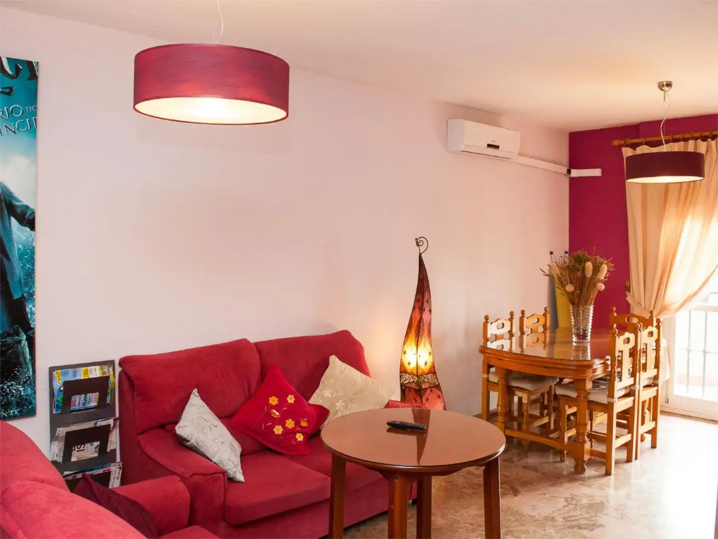 Living room of Flat for share in Sevilla  with Air Conditioner, Heating and Private garden