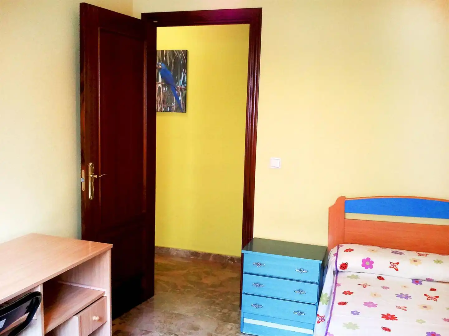 Bedroom of Flat for share in Sevilla  with Air Conditioner, Heating and Private garden