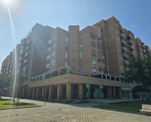 Vista exterior de Pis en venda en  Sevilla Capital amb Aire condicionat, Terrassa i Piscina