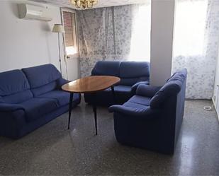 Living room of Flat to rent in  Granada Capital  with Air Conditioner, Furnished and Balcony