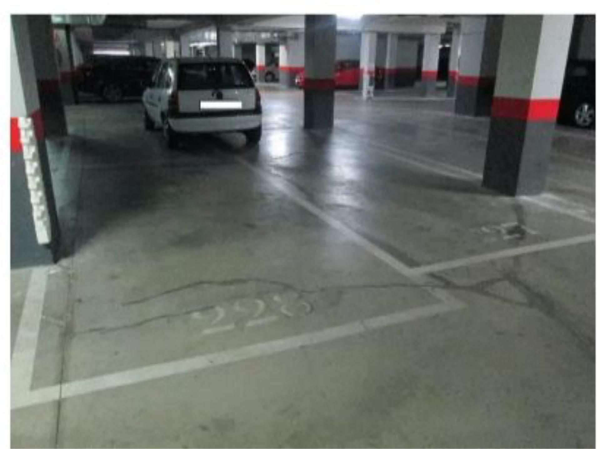 Garatge de lloguer a Calle de Valcarlos, 35, Las Tablas Aparcament de Garatge de lloguer en Madrid Capital