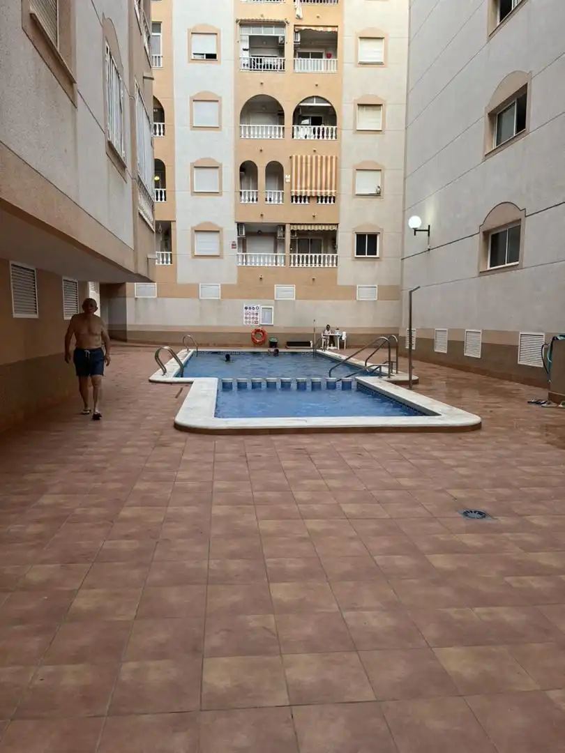 Ático de alquiler en Calle Torresal, 22, El Molino Piscina de Ático de alquiler en Torrevieja con Aire acondicionado, Terraza y Amueblado