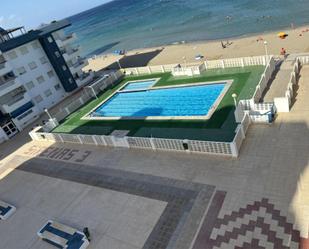 Piscina de Pis en venda en La Manga del Mar Menor amb Terrassa, Piscina i Balcó