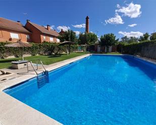 Piscina de Casa adosada en venda en Viana de Cega amb Terrassa, Piscina i Balcó