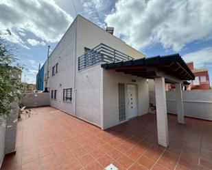 Vista exterior de Casa adosada en venda en Bellreguard amb Aire condicionat, Terrassa i Piscina