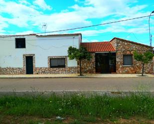 Exterior view of Single-family semi-detached for sale in Navalvillar de Pela