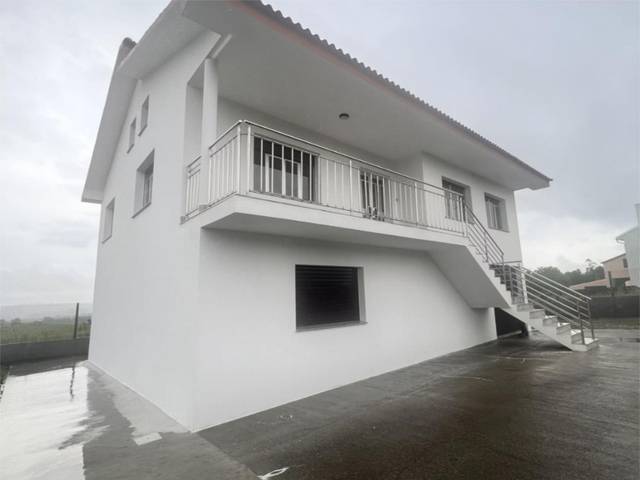 Piso en Alquiler en Busto, 40 en Santa Comba