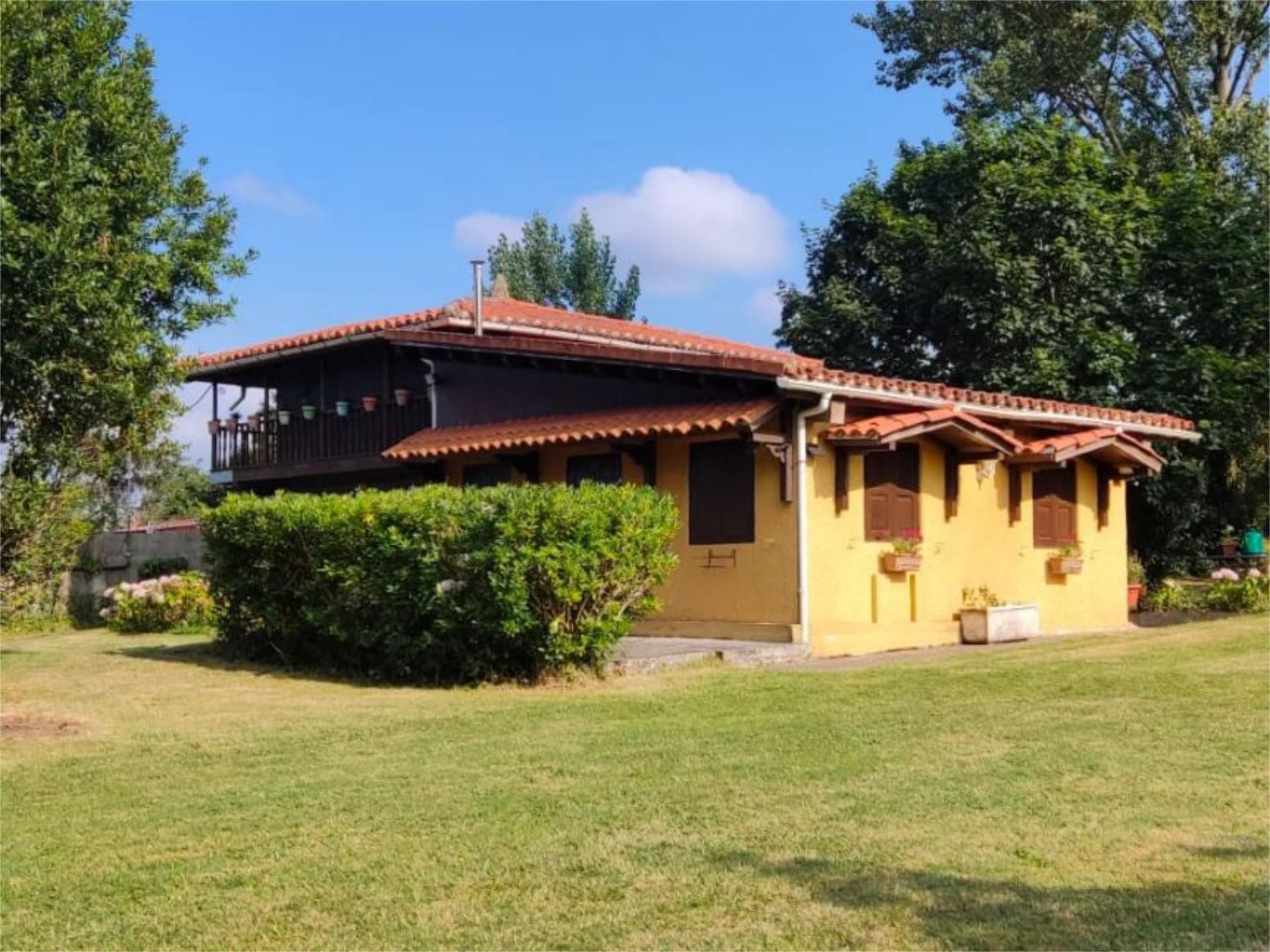 Exterior view of House or chalet for sale in Gijón   with Private garden, Terrace and Furnished