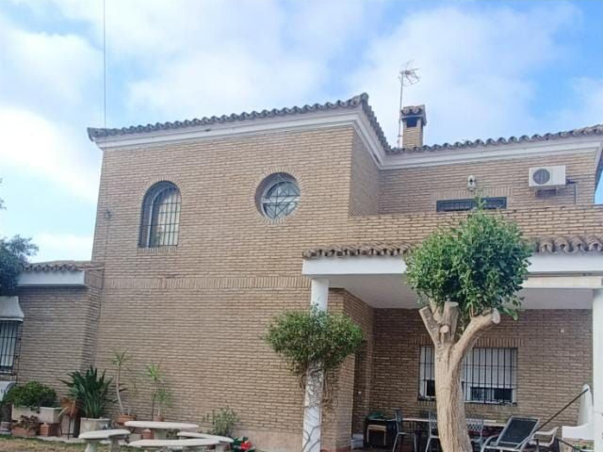 Vista exterior de Casa o xalet de lloguer en El Puerto de Santa María amb Aire condicionat, Jardí privat i Terrassa