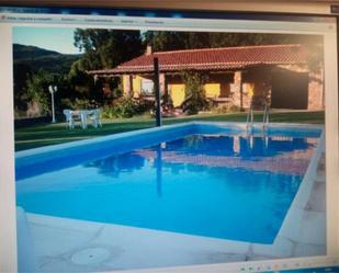 Piscina de Casa adosada en venda en Hervás amb Calefacció, Jardí privat i Terrassa