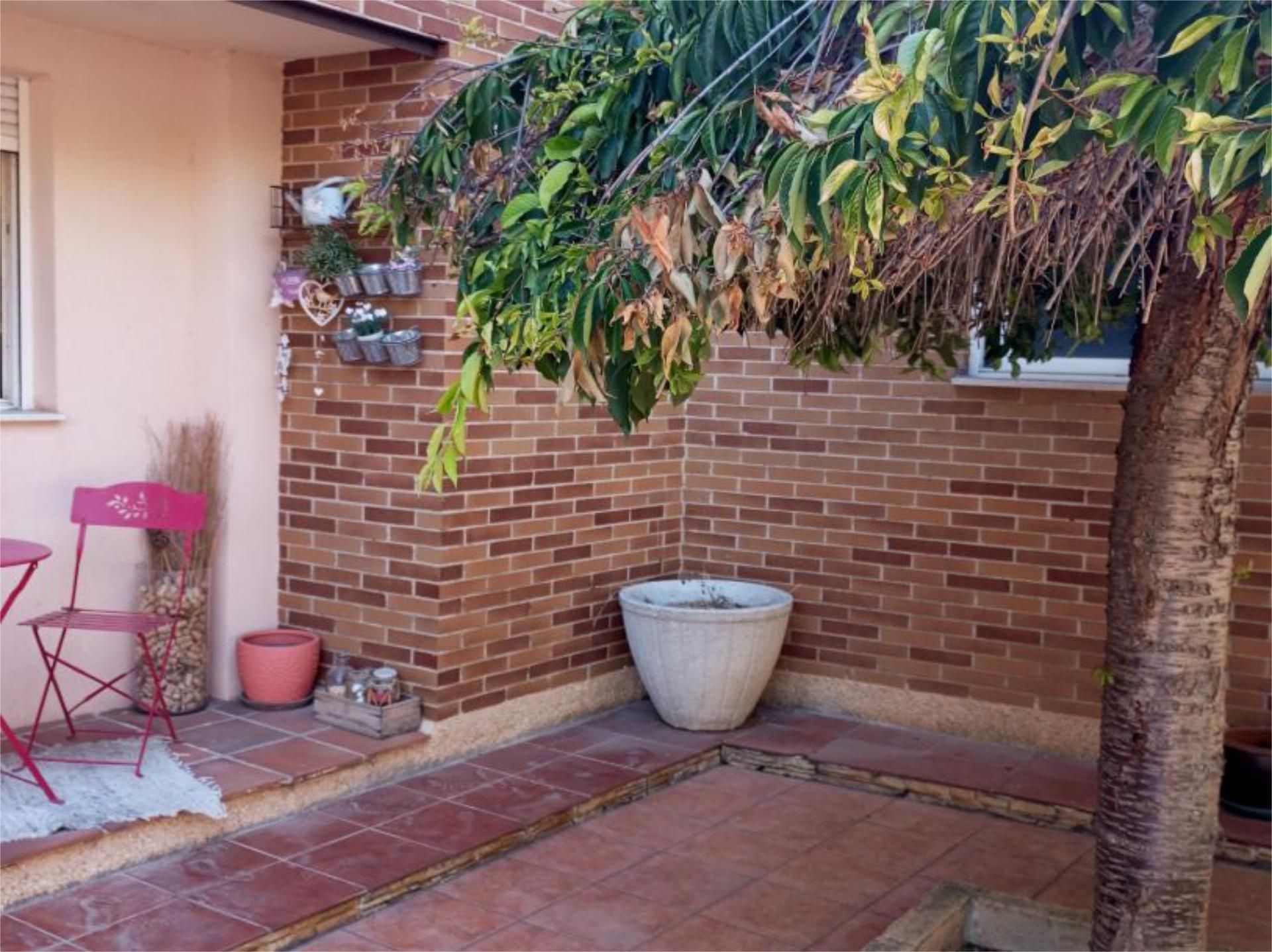 Garden of House or chalet for sale in Alovera  with Air Conditioner and Swimming Pool