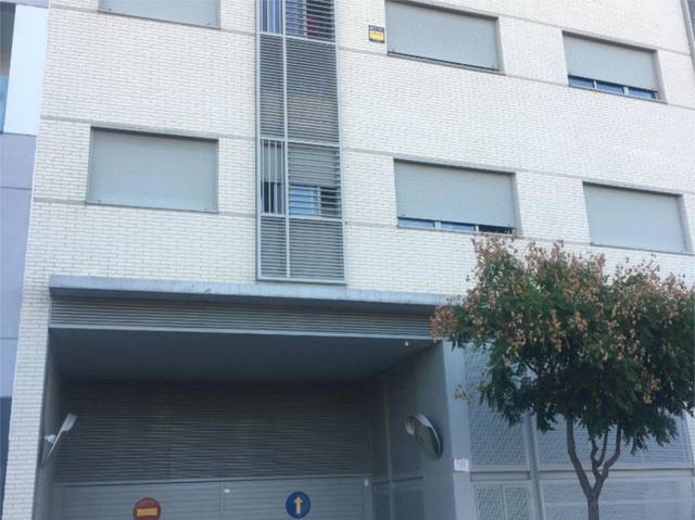 Garaje en Alquiler en Calle de Pilar, 48 en Aluche
