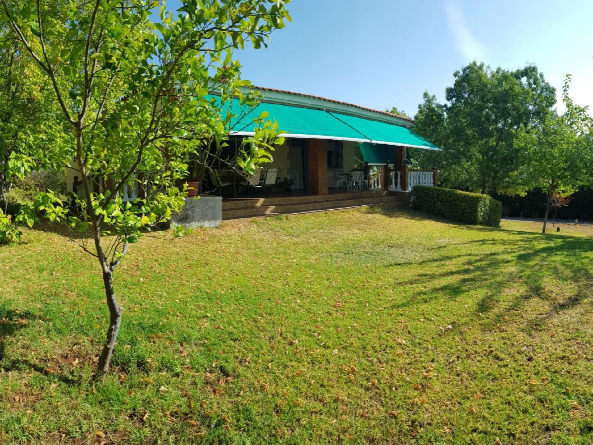 Jardí de Finca rústica en venda en Sierra de Fuentes amb Aire condicionat i Piscina