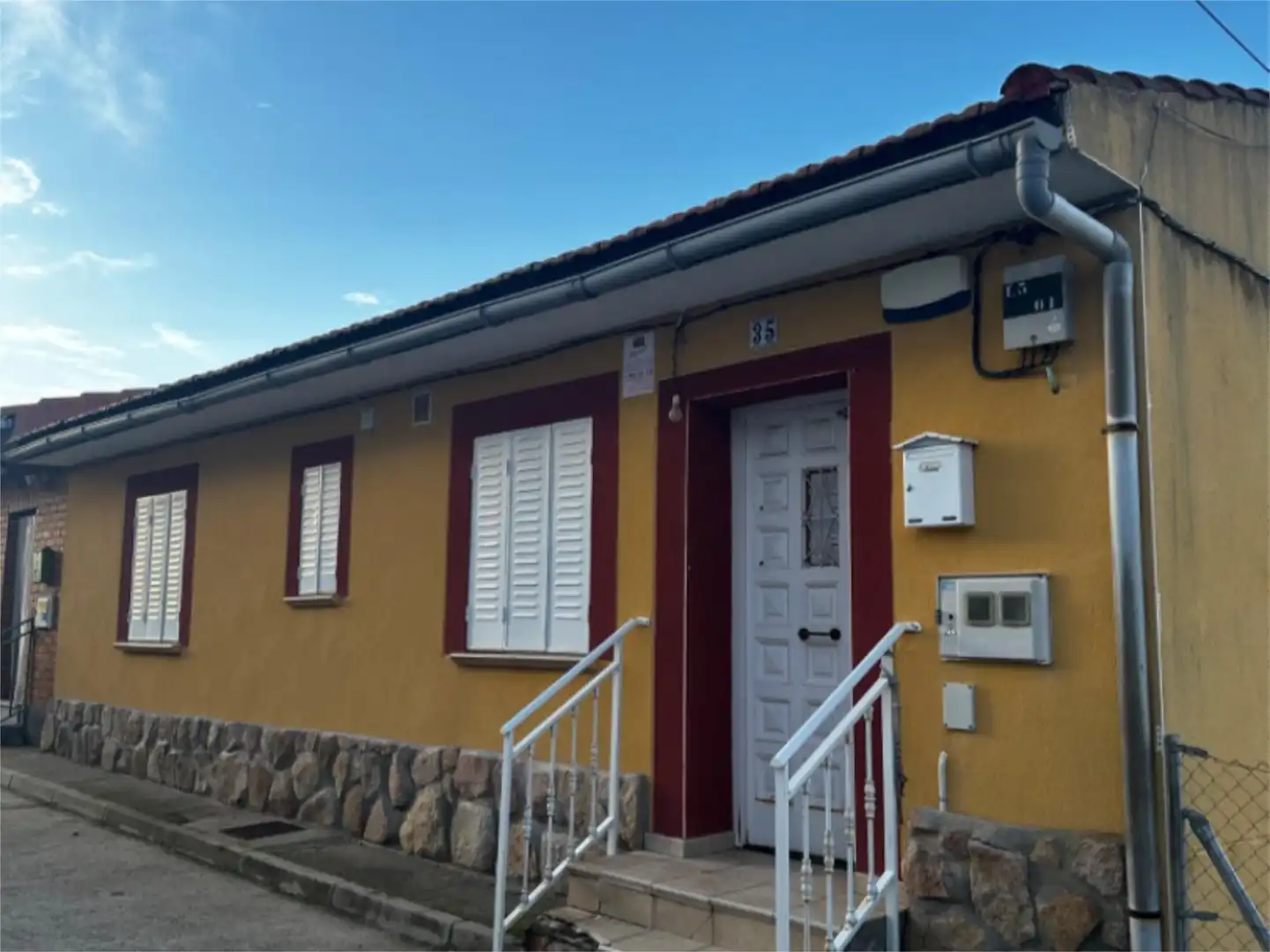 Vista exterior de Casa adosada en venta en Villanueva de Ávila