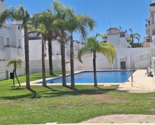 Piscina de Pis de lloguer en Estepona