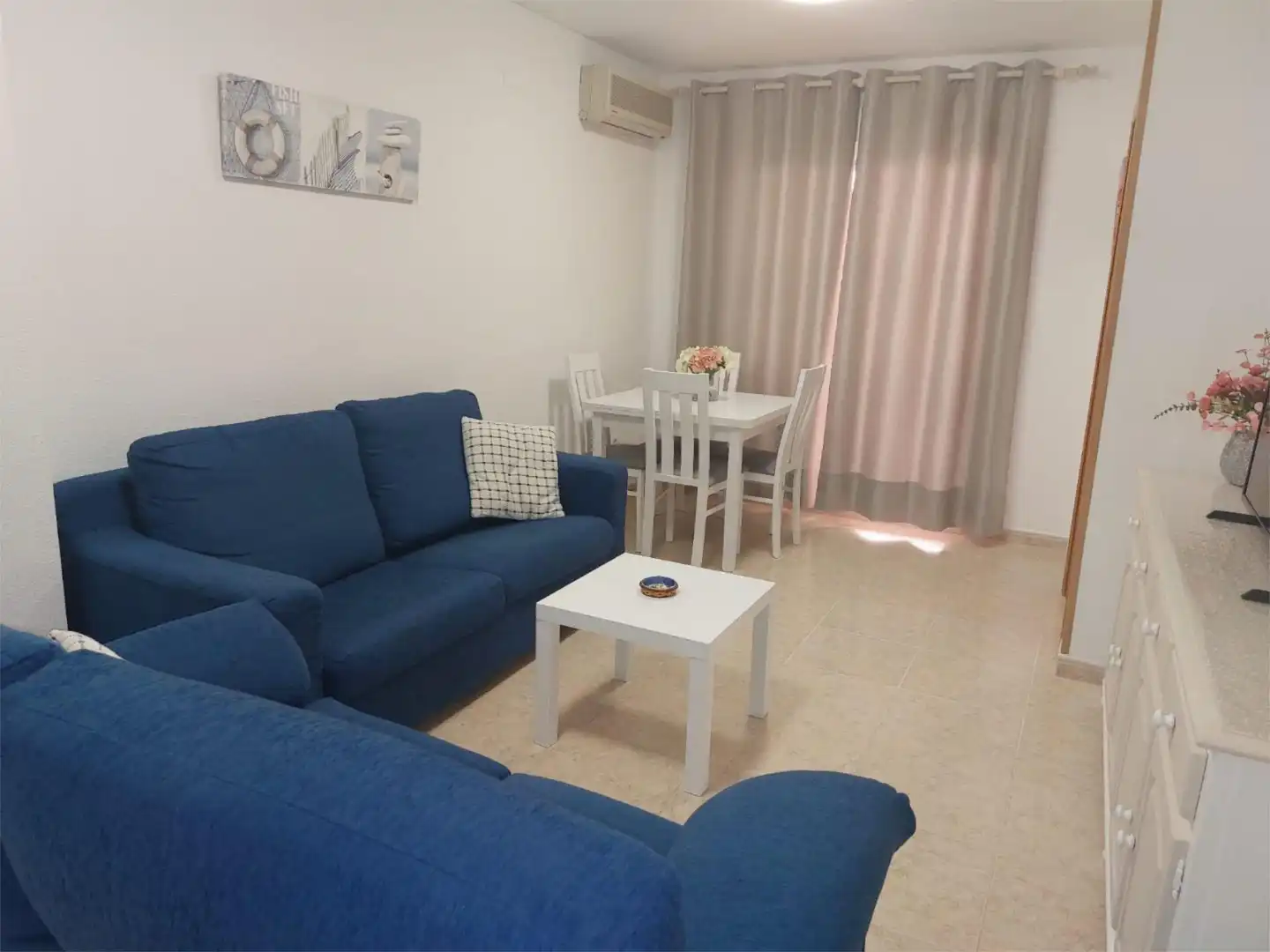 Sala de estar de Apartamento de alquiler en Oropesa del Mar / Orpesa con Aire acondicionado, Calefacción y Jardín privado