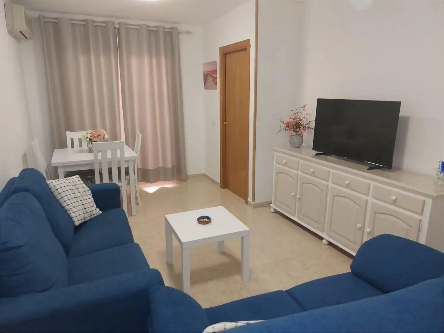 Sala de estar de Apartamento de alquiler en Oropesa del Mar / Orpesa con Aire acondicionado, Calefacción y Jardín privado
