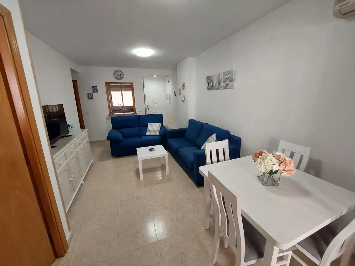 Sala de estar de Apartamento de alquiler en Oropesa del Mar / Orpesa con Aire acondicionado, Calefacción y Jardín privado